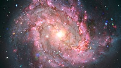 Composición de la galaxia Messier 83 con rayos X de Chandra y luz óptica del Hubble, mostrando los restos de supernova variables.