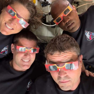 art002e009302 (April 6, 2026) – The Artemis II crew – Mission Specialist Christina Koch (top left), Mission Specialist Jeremy Hansen...