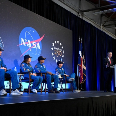 jsc2026e022302 (11 de abril de 2026) – El representante estadounidense Brian Babin se dirige a una multitud de amigos, familiares y colegas reunidos para...