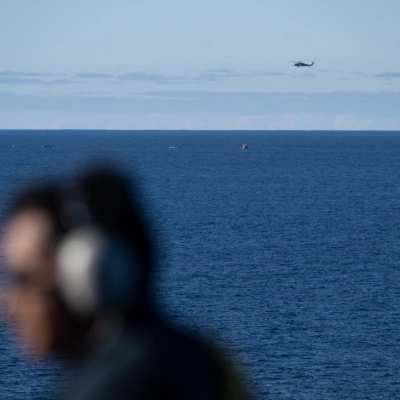 La nave espacial Orion de la NASA con los miembros de la tripulación Artemis II. Los astronautas de la NASA Reid Wiseman, comandante; Víctor Glover, piloto; Christina Koch, especialista en misión; y...
