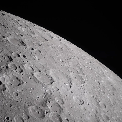 art002e010399 (April 6, 2026) During a lunar flyby observation period, the Artemis II crew captures craters dotting the surface of...