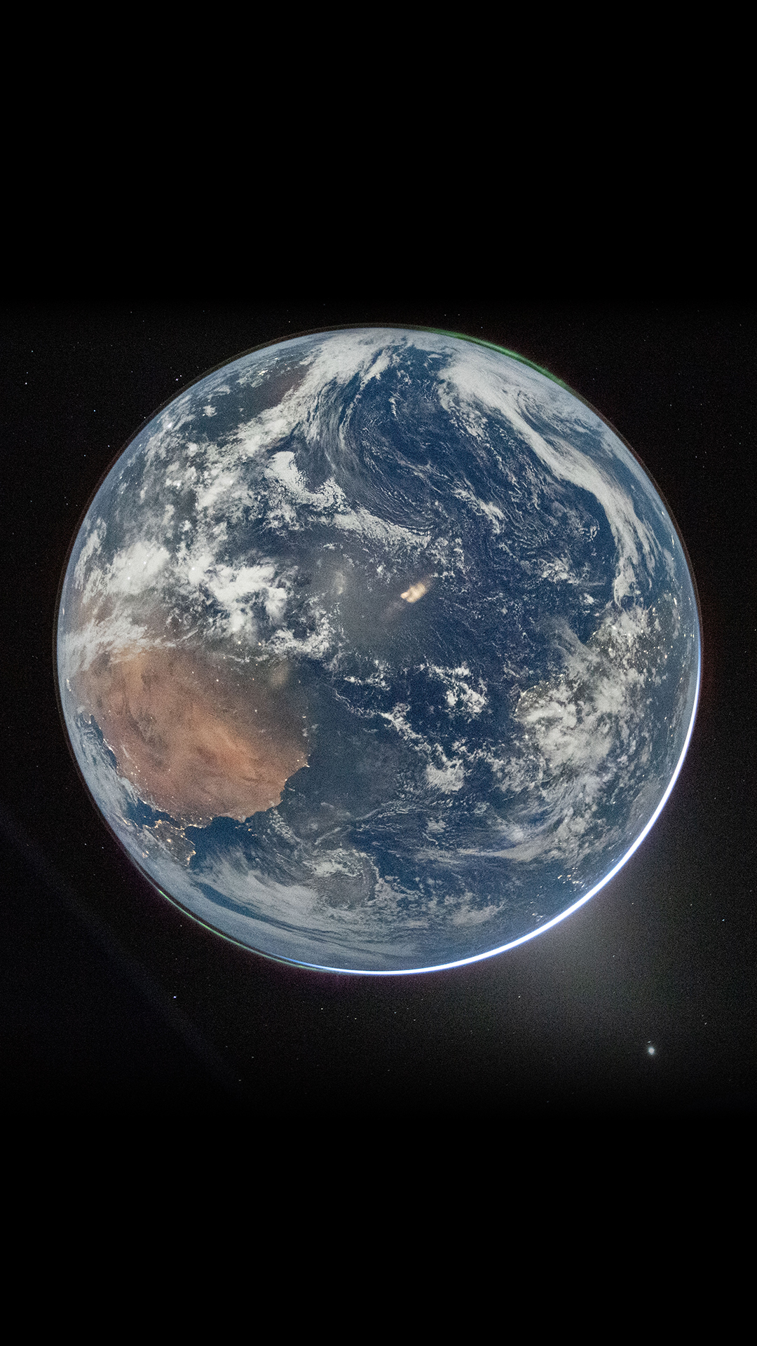 Artemis II Wallpaper : Earth Perspective