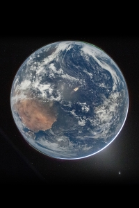 Artemis II Wallpaper : Earth Perspective